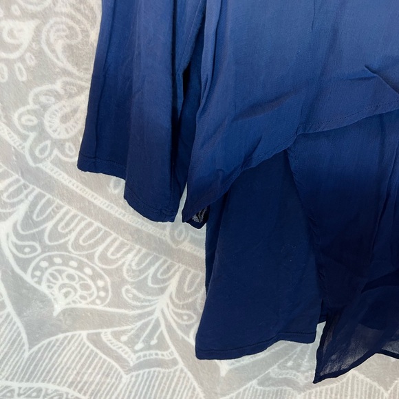 CHICOS SIZE 2 M/L NAVY BLUE OMBRÉ FLOWY TOP - Picture 6 of 9
